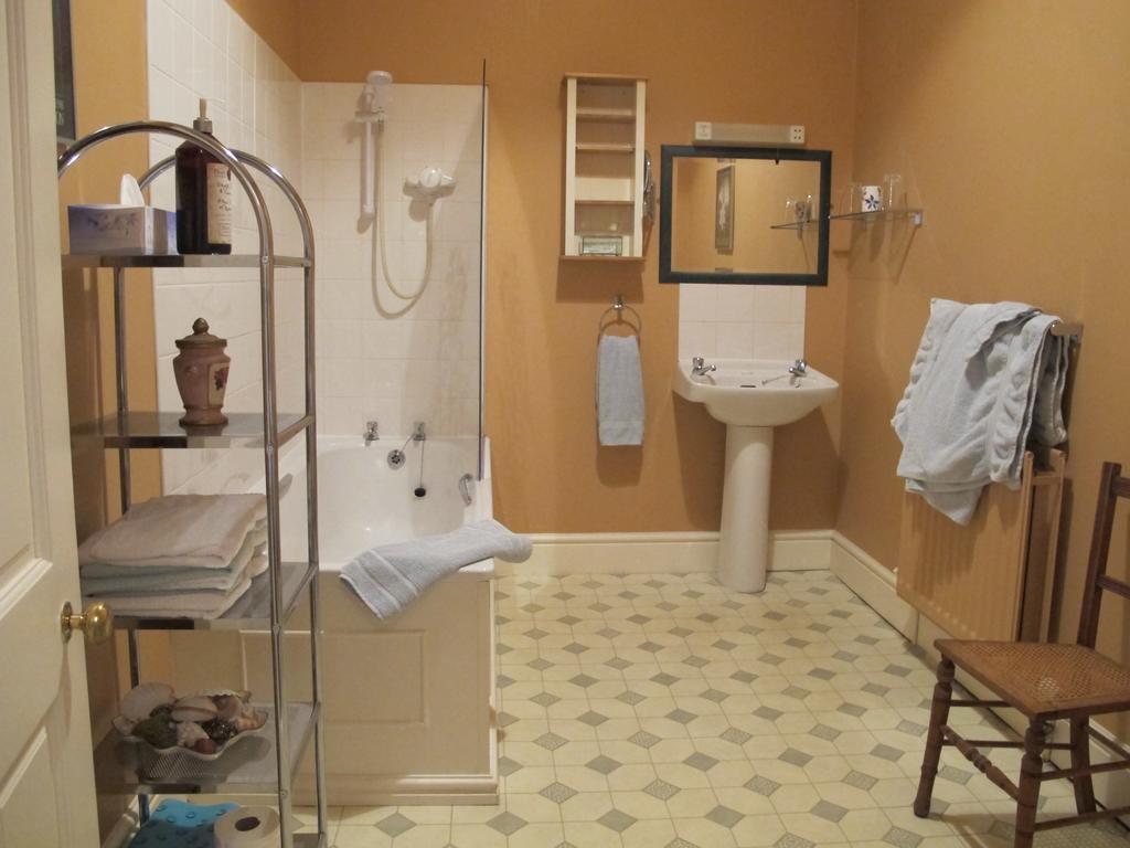Cotton Farm Bed & Breakfast Chester Room photo